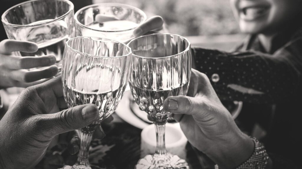 100+ Wedding Photography ideas to capture every moment 85 Close-up of clinking glasses