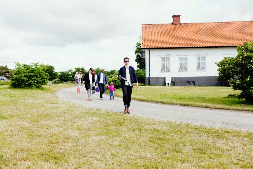 100+ Wedding Photography ideas to capture every moment 25 Guests arriving the venue