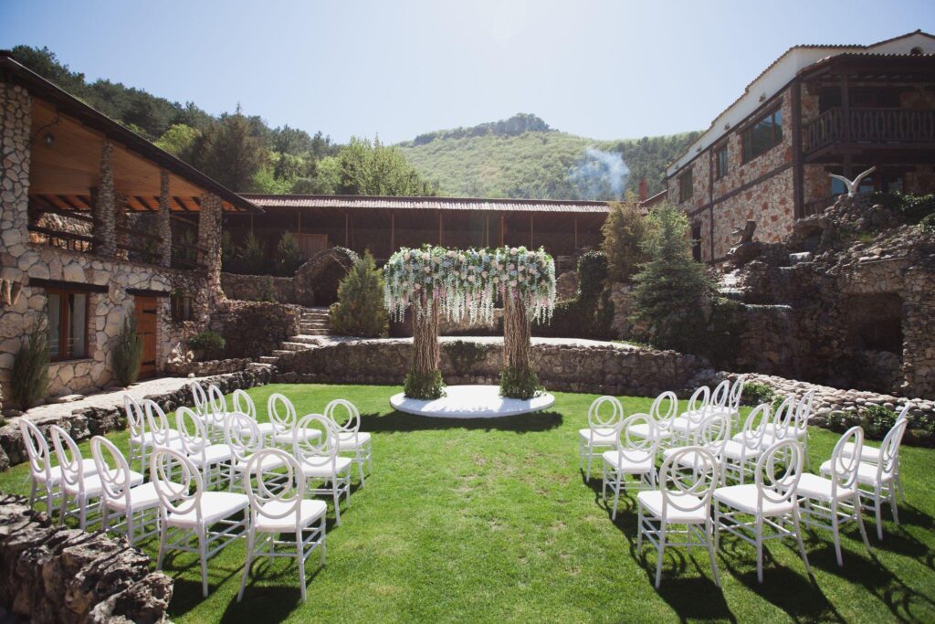 100+ Wedding Photography ideas to capture every moment 23 Wide shot of the ceremony venue