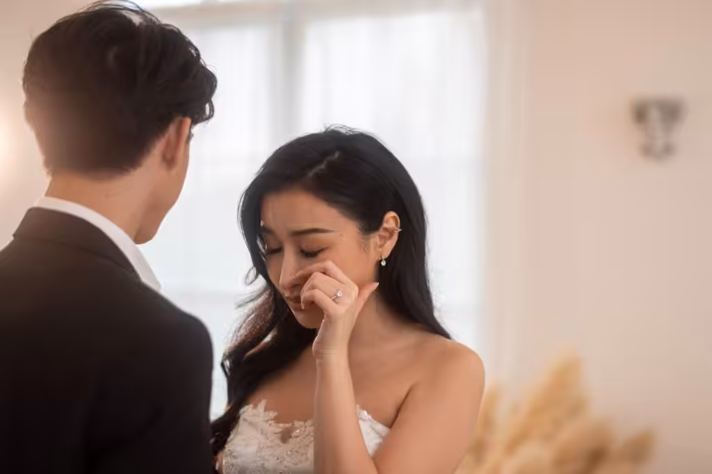 100+ Wedding Photography ideas to capture every moment 18 Couple's emotional raw reaction
