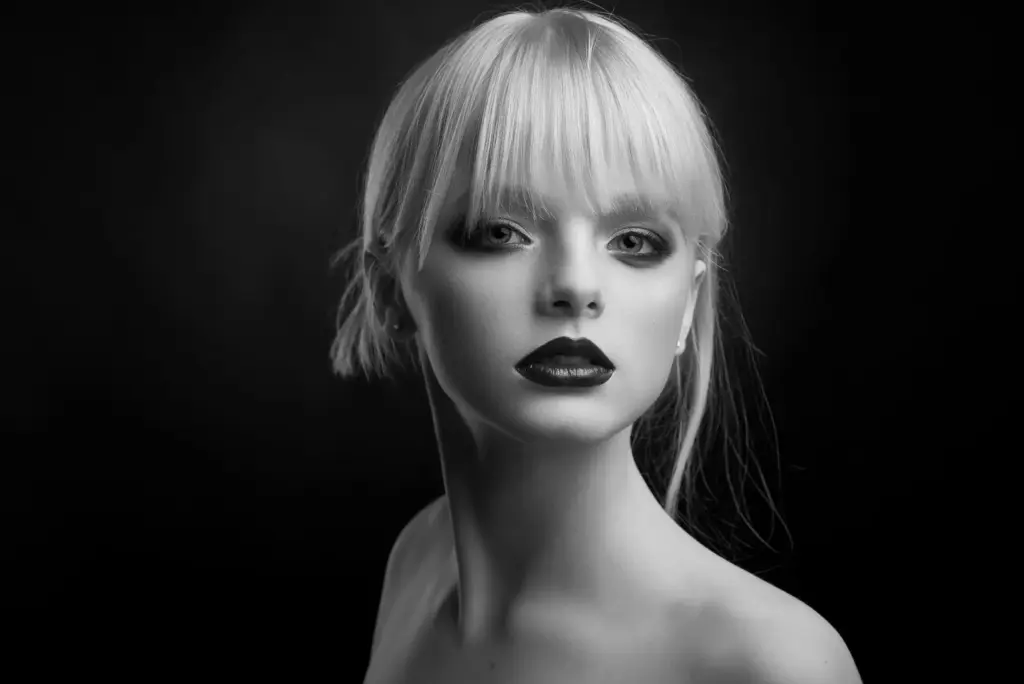 100+ Portrait Photography Ideas for Every Occasion and Style 38 Dramatic makeup with a monochrome background
