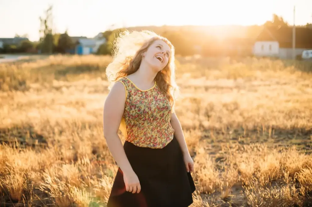 100+ Portrait Photography Ideas for Every Occasion and Style 104 Golden hour candid laughter