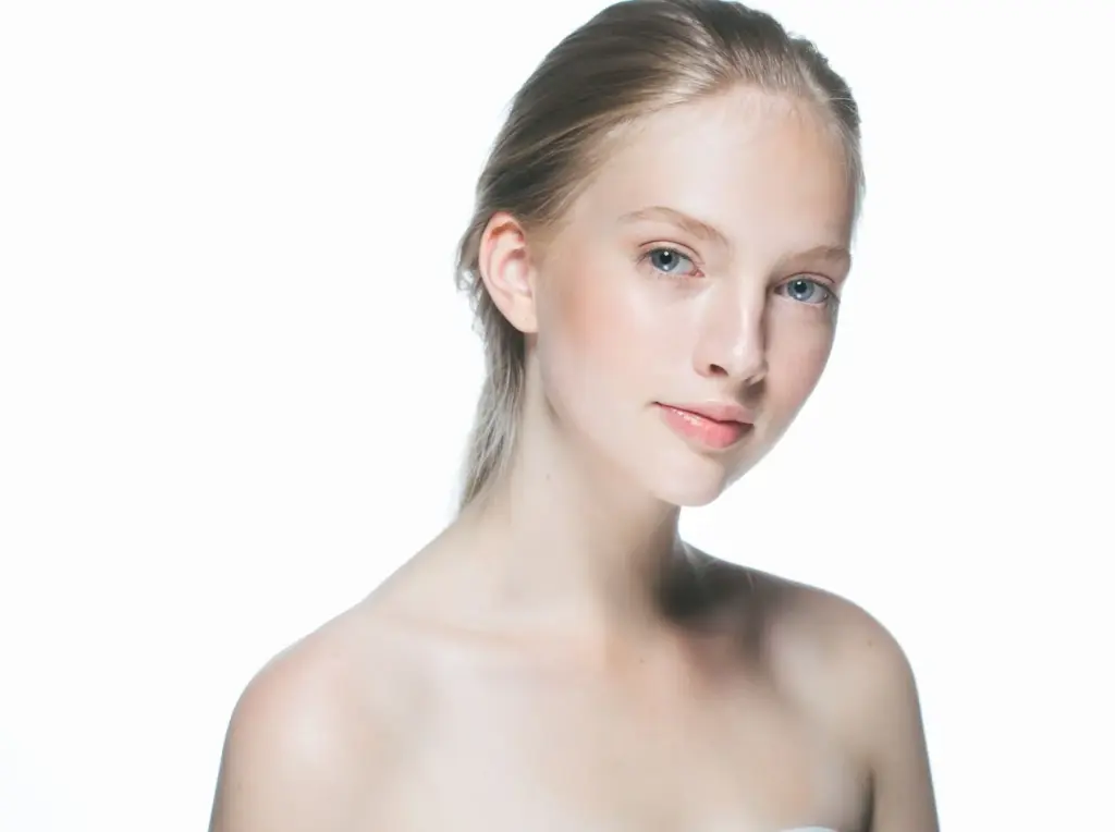 100+ Portrait Photography Ideas for Every Occasion and Style 59 High-key lighting for a clean look