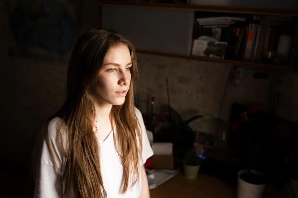 100+ Portrait Photography Ideas for Every Occasion and Style 112 Low-light evening shots