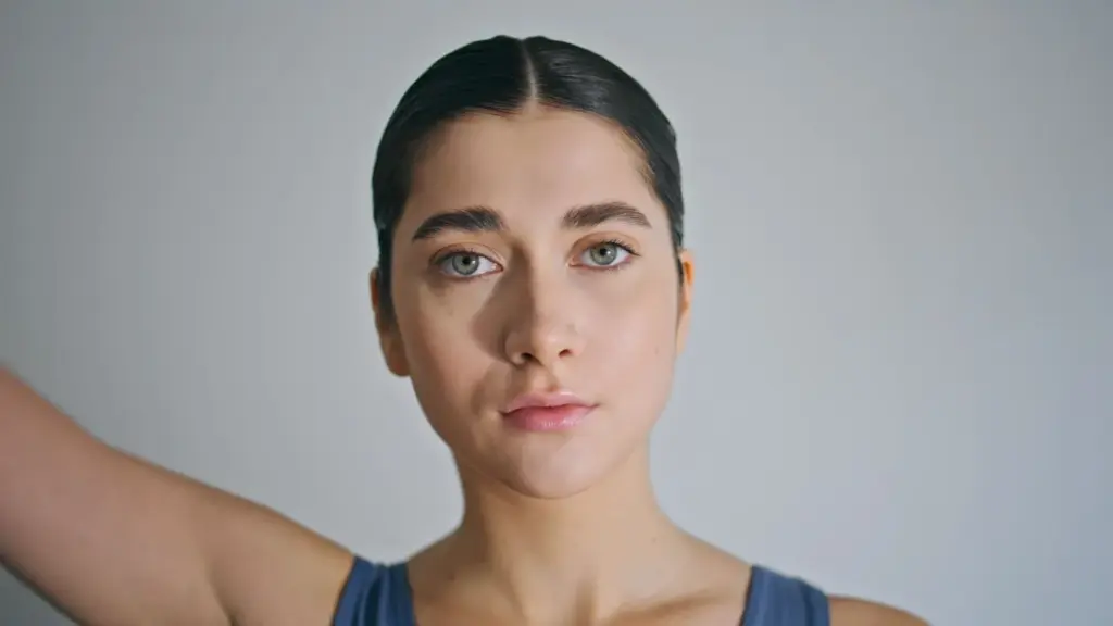 100+ Portrait Photography Ideas for Every Occasion and Style 89 Natural expressions with minimal makeup