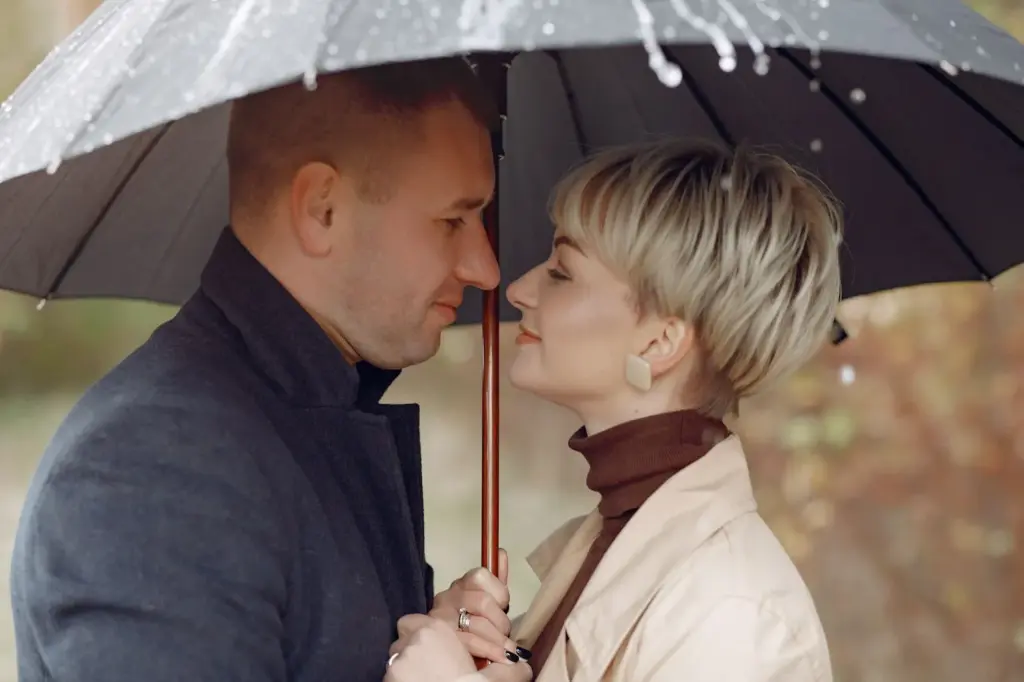 100+ Portrait Photography Ideas for Every Occasion and Style 103 Rainy day umbrella hug