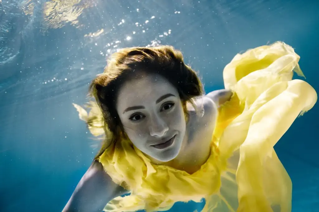100+ Portrait Photography Ideas for Every Occasion and Style 34 Underwater portrait photography