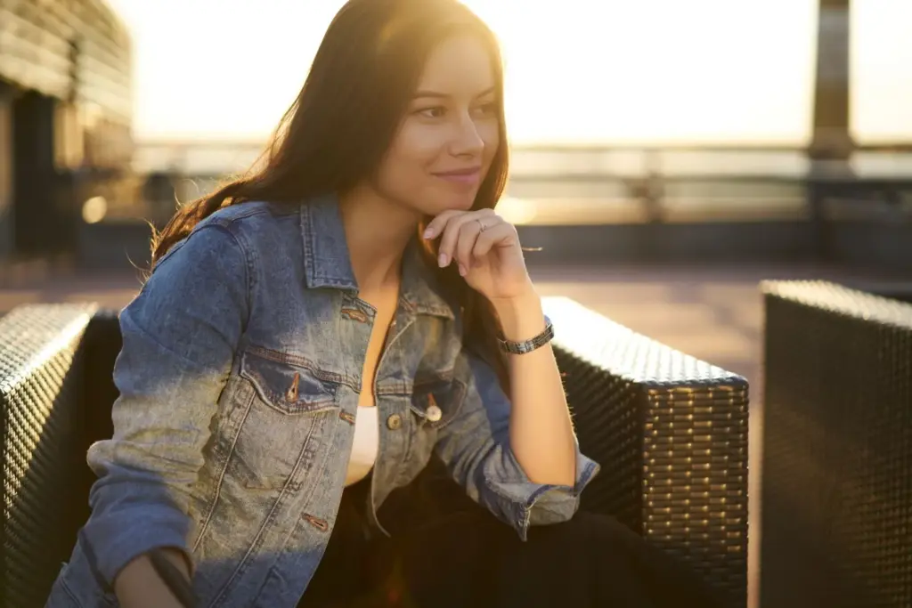 Casual expression with sunlight in the background