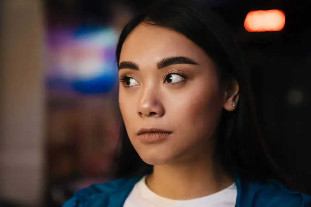 Focus on the face and a dim background