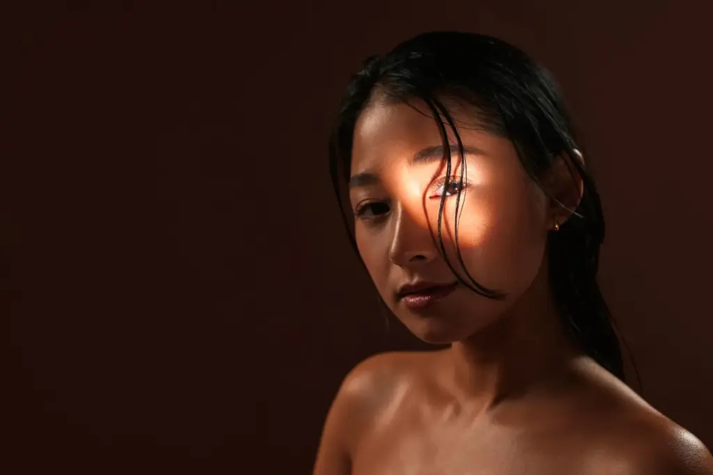 Lighting on half face