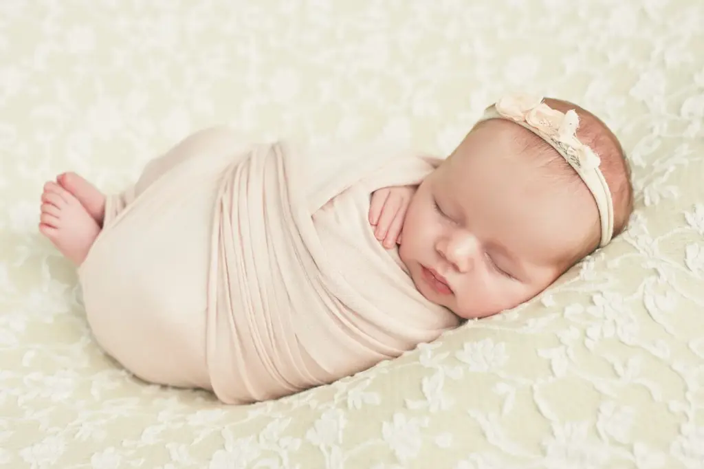 One-shoulder swaddle Reveal