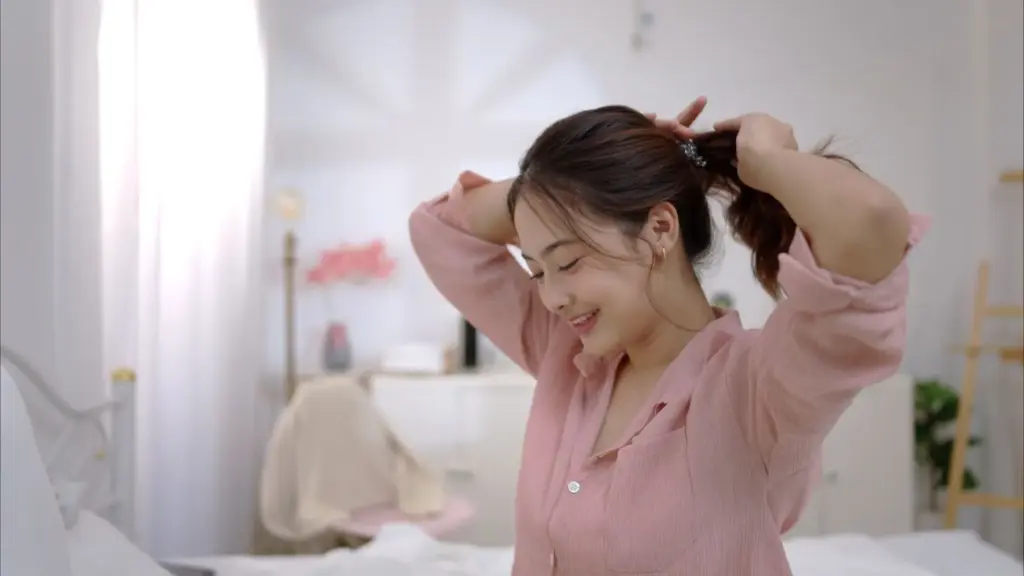 Setting up hair casually