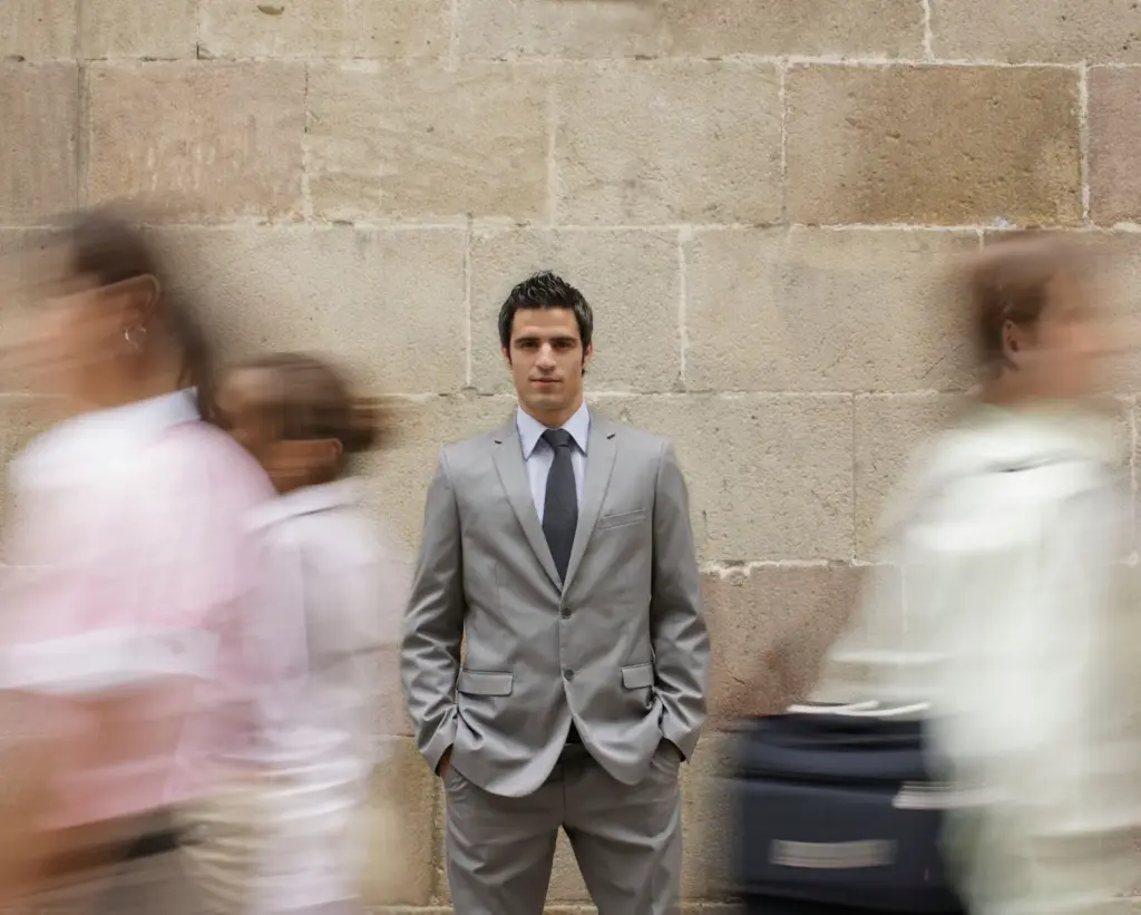 Sharp focus on the leader, and the rest blurred