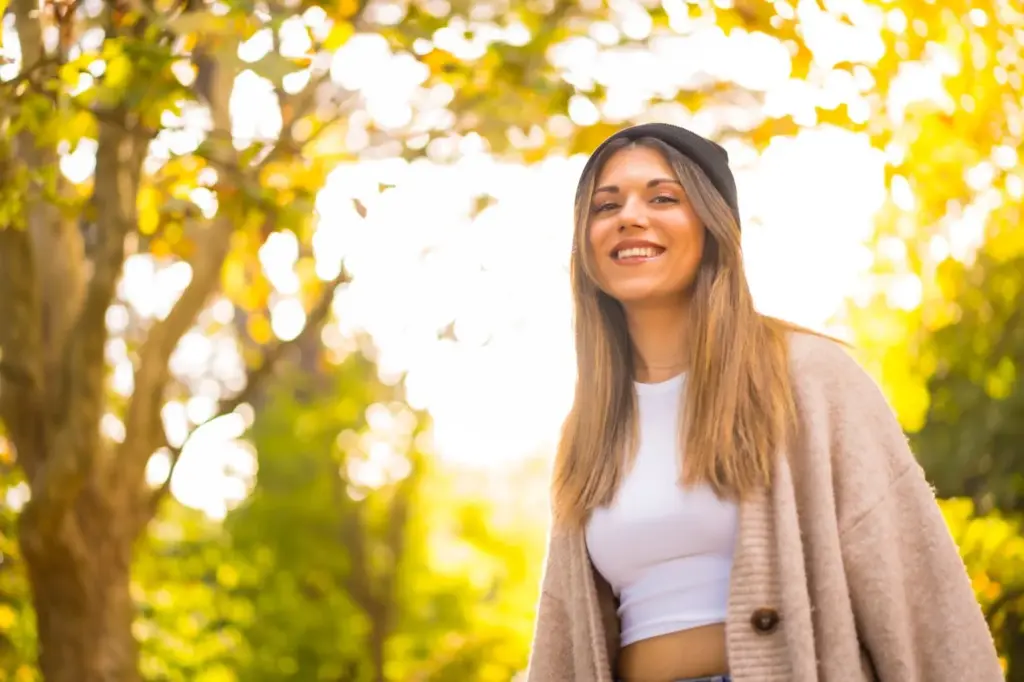 Standing pose with a smile on the face in golden hour light