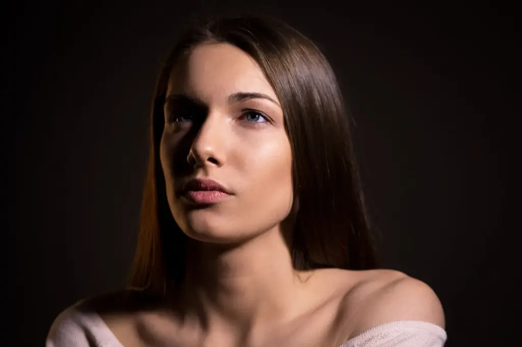 Use a single light source for great portraits