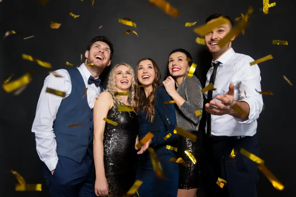 20+ Creative Group Wedding Photo Ideas for Family and Friends 81 Party Under Golden Confetti
