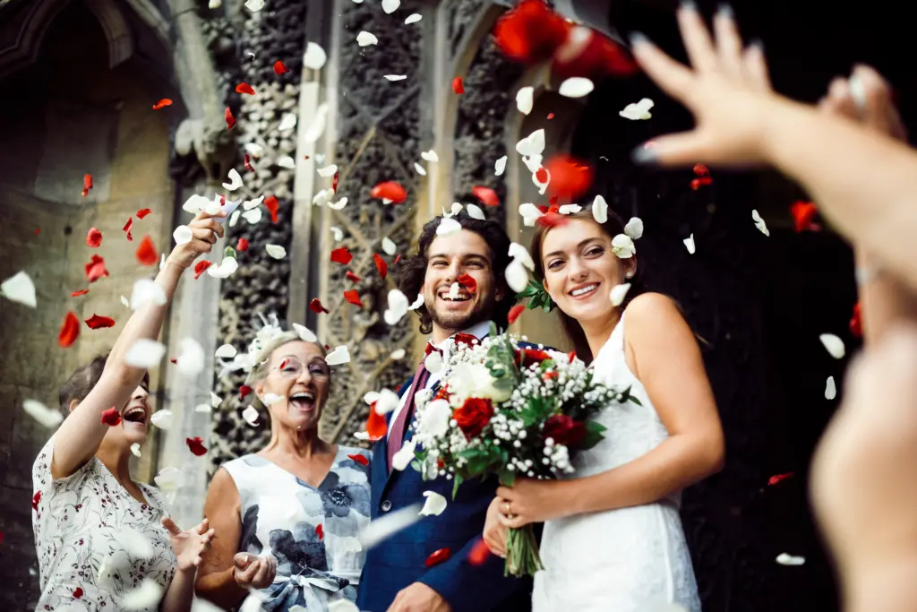 20+ Creative Group Wedding Photo Ideas for Family and Friends 14 Family throwing rose petals at the newly wed bride and groom