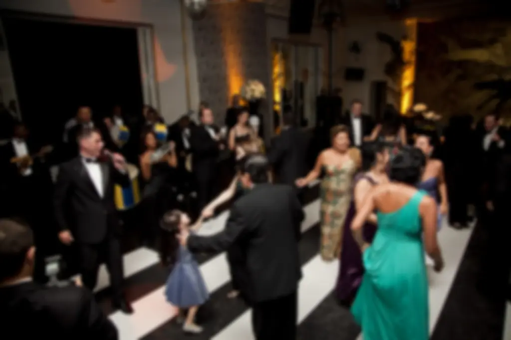 20+ Creative Group Wedding Photo Ideas for Family and Friends 93 Unfocused Photo Of People Dancing